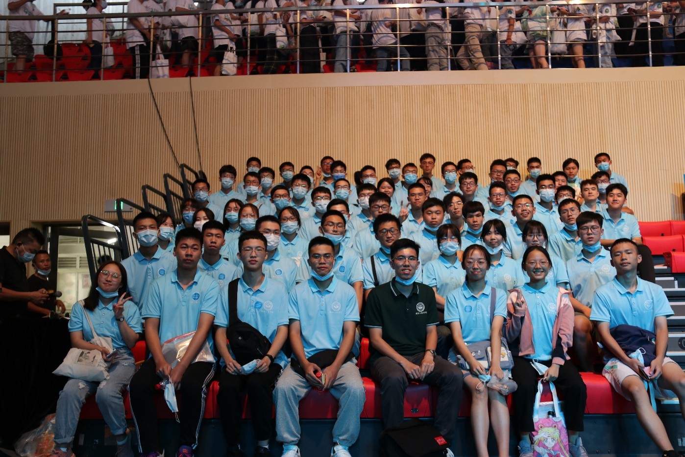 雷竞技raybet登录入口2020级本科生参加校开学典礼合照