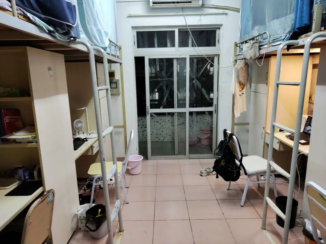 376fbf6b2875ba63956fe75406f18e5d 0