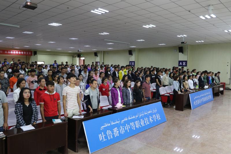 教育部职业教育与成人教育司负责人就《职业学校校企合作促进办法》答记者问